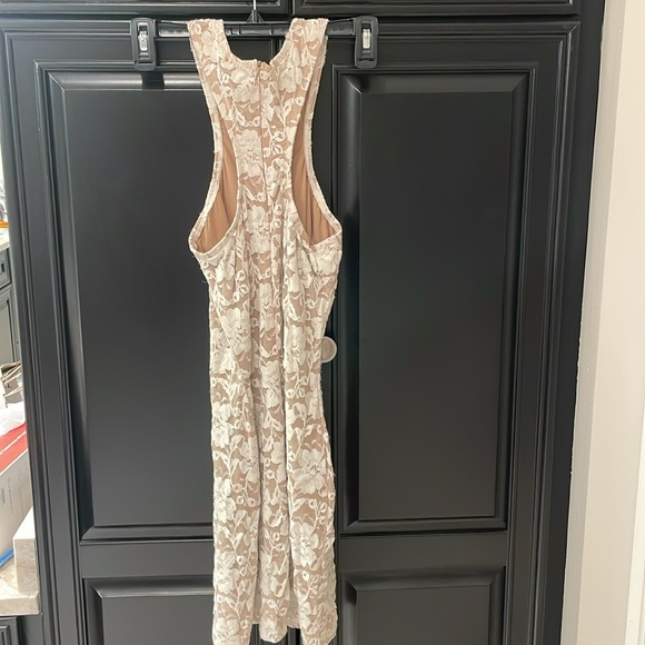 FLORAL MINI DRESS! NUDE COLOR AND WHITE FLORAL! Size: small! Racerback with zip! - Picture 3 of 12
